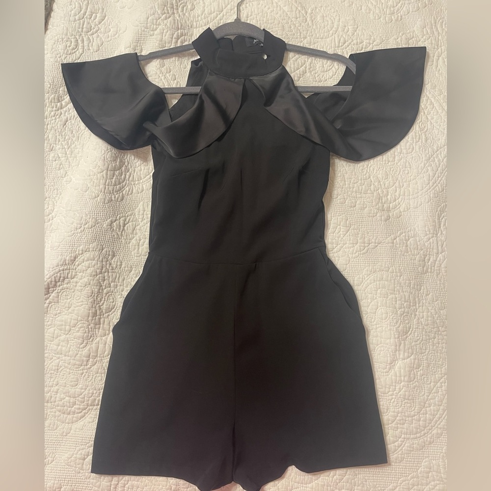 Aakaa romper cold shoulder Size S